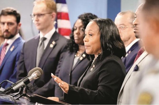 Investigator Willis was explaining the details of the charge sheet to reporters at a press conference. Photo: INN