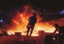 Unrest, violence and chaos in Libya Street tires are burning in Tripoli, the capital of Libya. Photo: Daily Sabah